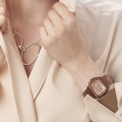 Digital retro watch with mother of pearl dial Fall Winter Collection Casio