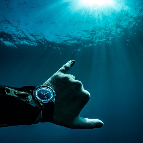 Swiss made automatic gents diving watch with date  Certina