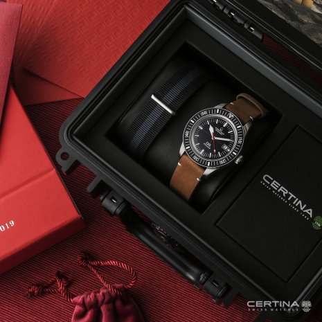 Automatic diving watch with date  Certina
